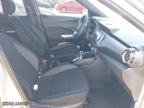 2018 Nissan Kicks SR with VIN 3N1CP5CU5JL532145, listed as a IAAI auction lot 41806458 with 109,721 mi miles. Bid and sale history available at carsss.com. Image 5.