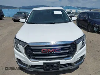 2024 GMC Terrain SLE z VIN 3GKALTEG8RL371883, wystawiony jako IAAI lot #42527163 z przebiegiem 31 053 mil mil oraz . Historia ofert i sprzedaży dostępna na DreamBid. Obrazek 12.