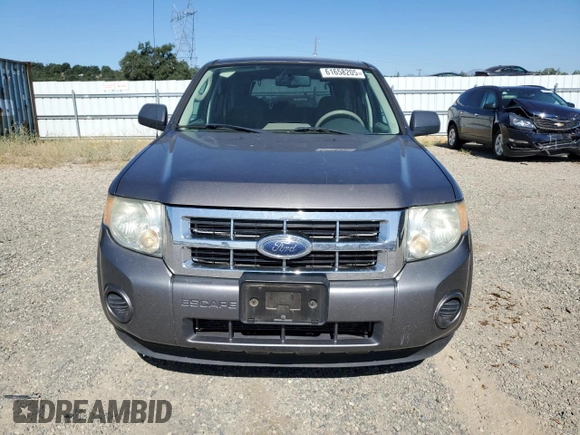 2009 Ford Escape XLS z VIN 1FMCU02729KA14846, wystawiony jako Copart lot #61658205 z przebiegiem 239 852 mil mil oraz Czysty tytuł • Clean title. Historia ofert i sprzedaży dostępna na DreamBid. Obrazek 5.