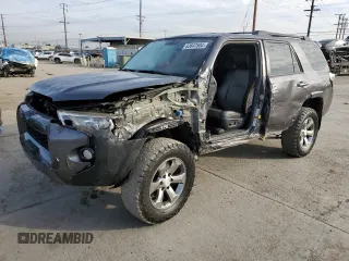 2018 Toyota 4Runner SR5 with VIN JTEBU5JR7J5606564, listed as a Copart auction lot 82647504 with 149,936 mi miles and Salvage Title. Bid and sale history available at carsss.com. Image 1.