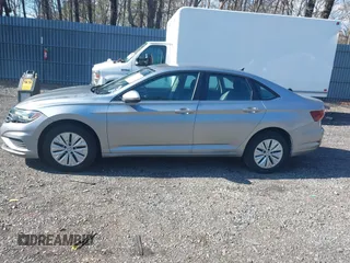 2019 Volkswagen Jetta S z VIN 3VWC57BUXKM242671, wystawiony jako IAAI lot #41813164 z przebiegiem 100 642 mil mil oraz . Historia ofert i sprzedaży dostępna na DreamBid. Obrazek 14.