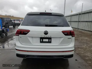 2024 Volkswagen Tiguan SE R-Line Black with VIN 3VV8B7AX6RM190447, listed as a Copart auction lot 49681975 with 3,203 mi miles and Salvage Title. Bid and sale history available at carsss.com. Image 6.
