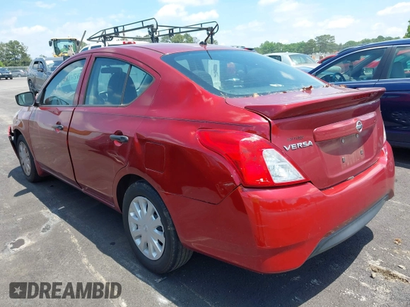 2017 Nissan Versa SV z VIN 3N1CN7AP8HL855727, wystawiony jako IAAI lot #42212882 z przebiegiem 132 696 mil mil oraz . Historia ofert i sprzedaży dostępna na DreamBid. Obrazek 3.