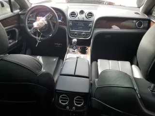 2020 Bentley Bentayga V8 z VIN SJAAM2ZV2LC028213, wystawiony jako Copart lot #52550255 z przebiegiem 50 238 mil mil oraz Szkody całkowita. Historia ofert i sprzedaży dostępna na DreamBid. Obrazek 8.