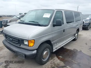 2003 Ford Econoline Passenger XL z VIN 1FBSS31L13HB42090, wystawiony jako IAAI lot #41517752 z przebiegiem 77 041 mil mil oraz . Historia ofert i sprzedaży dostępna na DreamBid. Obrazek 2.