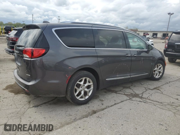 2020 Chrysler Pacifica Limited z VIN 2C4RC1GG3LR187459, wystawiony jako Copart lot #54705195 z przebiegiem 129 345 mil mil oraz Szkody całkowita. Historia ofert i sprzedaży dostępna na DreamBid. Obrazek 3.
