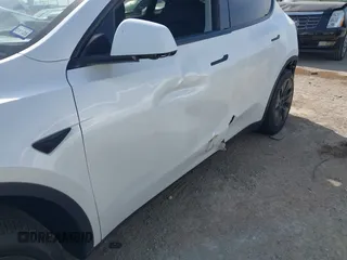 2025 Tesla Model Y Long Range z VIN 7SAYGDED7SA373784, wystawiony jako IAAI lot #41881719 z przebiegiem 1 192 mil mil oraz . Historia ofert i sprzedaży dostępna na DreamBid. Obrazek 19.