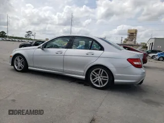 2013 Mercedes-Benz C 250 Sport z VIN WDDGF4HB9DR263699, wystawiony jako Copart lot #51379384 z przebiegiem 123 016 mil mil oraz Szkoda całkowita • Salvage title. Historia ofert i sprzedaży dostępna na DreamBid. Obrazek 2.