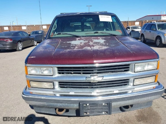 1997 Chevrolet Suburban with VIN 1GNFK16R3VJ423650, listed as a IAAI auction lot 41517985 with 204,817 mi miles. Bid and sale history available at carsss.com. Image 6.