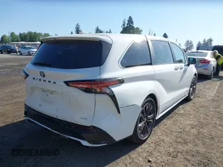 2021 Toyota Sienna XSE with VIN 5TDXRKEC9MS004991, listed as a IAAI auction lot 42177236 with 123,736 mi miles and . Bid and sale history available at DreamBid. Image 4.