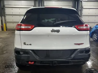 2014 Jeep Cherokee Trailhawk z VIN 1C4PJMBB5EW159957, wystawiony jako Copart lot #58535135 z przebiegiem 188 216 mil mil oraz Szkoda całkowita • Salvage title. Historia ofert i sprzedaży dostępna na DreamBid. Obrazek 6.