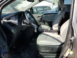 2018 Toyota Sienna XLE Auto Access Seat with VIN 5TDYZ3DC2JS930768, listed as a Copart auction lot 52964115 with 121,191 mi miles and Salvage Title. Bid and sale history available at DreamBid. Image 7.