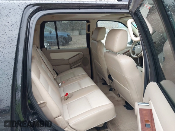 2008 Ford Explorer Eddie Bauer z VIN 1FMEU74898UA65738, wystawiony jako IAAI lot #42128794 z przebiegiem 191 042 mil mil oraz . Historia ofert i sprzedaży dostępna na DreamBid. Obrazek 8.