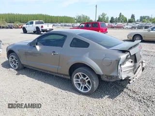 2005 Ford Mustang Deluxe с VIN 1ZVFT80NX55110332, выставлен на аукционе IAAI как лот 42087975 с пробегом 181 810 миль миль и . История ставок и продаж доступна на DreamBid. Изображение 3.