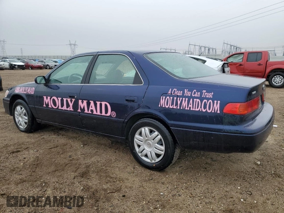 2000 Toyota Camry LE z VIN 4T1BF22KXYU953641, wystawiony jako Copart lot #48018145 z przebiegiem 118 587 mil mil oraz Czysty tytuł • Clean title. Historia ofert i sprzedaży dostępna na DreamBid. Obrazek 2.