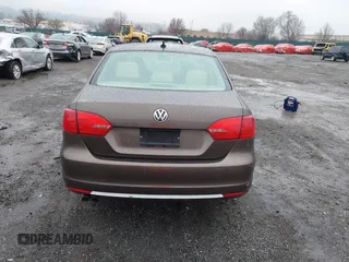 2011 Volkswagen Jetta Sedan SE w/Convenience & Sunroof PZEV with VIN 3VWDZ7AJ6BM374004, listed as a IAAI auction lot 41859636 with 236,113 mi miles. Bid and sale history available at carsss.com. Image 16.