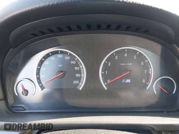 2015 BMW M5 z VIN WBSFV9C53FD594181, wystawiony jako IAAI lot #41761355 z przebiegiem Nie podano mil oraz . Historia ofert i sprzedaży dostępna na DreamBid. Obrazek 15.