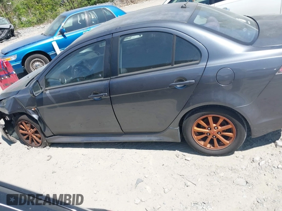 2011 Mitsubishi Lancer ES z VIN JA32U2FU0BU031133, wystawiony jako IAAI lot #42046429 z przebiegiem 279 551 mil mil oraz . Historia ofert i sprzedaży dostępna na DreamBid. Obrazek 14.