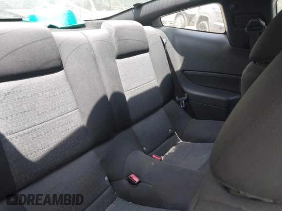 2005 Ford Mustang Deluxe z VIN 1ZVFT80N355160005, wystawiony jako IAAI lot #42288228 z przebiegiem 152 140 mil mil oraz . Historia ofert i sprzedaży dostępna na DreamBid. Obrazek 8.