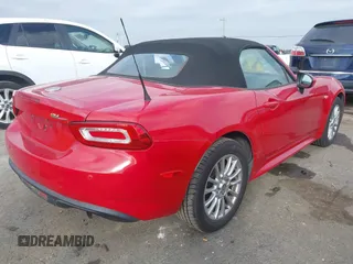 2017 FIAT 124 Spider Lusso z VIN JC1NFAEK6H0108832, wystawiony jako IAAI lot #41451223 z przebiegiem Nie podano mil oraz . Historia ofert i sprzedaży dostępna na DreamBid. Obrazek 4.