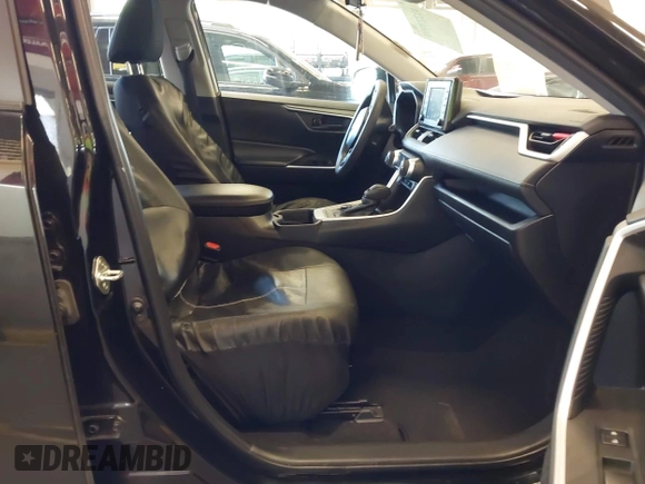 2021 Toyota RAV4 Hybrid LE z VIN 2T3M6RFV8MW011627, wystawiony jako IAAI lot #42223959 z przebiegiem 99 776 mil mil oraz . Historia ofert i sprzedaży dostępna na DreamBid. Obrazek 5.