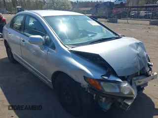 2008 Honda Civic LX z VIN 2HGFA16538H345791, wystawiony jako IAAI lot #42060136 z przebiegiem 239 544 mil mil oraz . Historia ofert i sprzedaży dostępna na DreamBid. Obrazek 1.