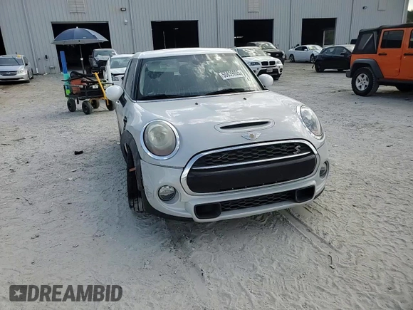 2016 MINI Hardtop 4 Door S z VIN WMWXU3C51G2D28635, wystawiony jako Copart lot #50839805 z przebiegiem 76 274 mil mil oraz Szkoda całkowita • Salvage title. Historia ofert i sprzedaży dostępna na DreamBid. Obrazek 10.