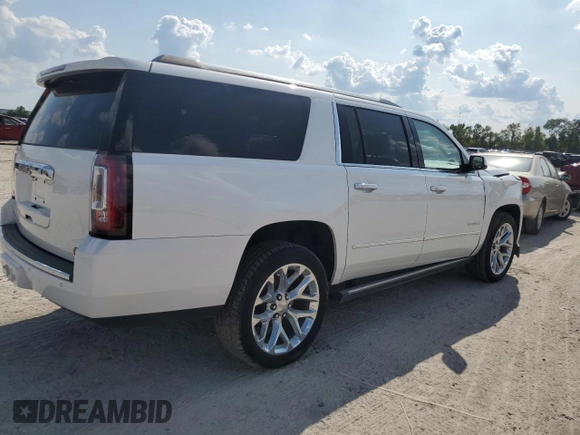 2020 GMC Yukon XL Denali with VIN 1GKS1HKJ1LR303285, listed as a Copart auction lot 71786914 with 132,278 mi miles and Salvage Title. Bid and sale history available at carsss.com. Image 3.
