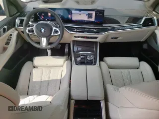 2025 BMW X5 xDrive40i z VIN 5UX23EU02S9Z67262, wystawiony jako Copart lot #56757915 z przebiegiem 2 538 mil mil oraz Szkoda całkowita • Salvage title. Historia ofert i sprzedaży dostępna na DreamBid. Obrazek 8.