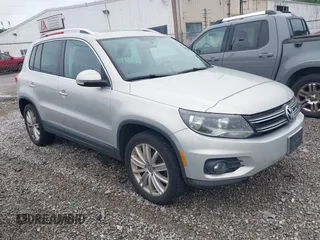 2012 Volkswagen Tiguan S z VIN WVGBV7AX3CW540311, wystawiony jako IAAI lot #42375250 z przebiegiem 168 594 mil mil oraz . Historia ofert i sprzedaży dostępna na DreamBid. Obrazek 1.
