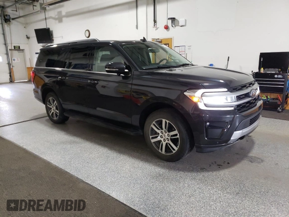 2024 Ford Expedition Max XLT with VIN 1FMJK1J86REA81784, listed as a Copart auction lot 53760615 with 2,233 mi miles and Clean Title. Bid and sale history available at DreamBid. Image 4.