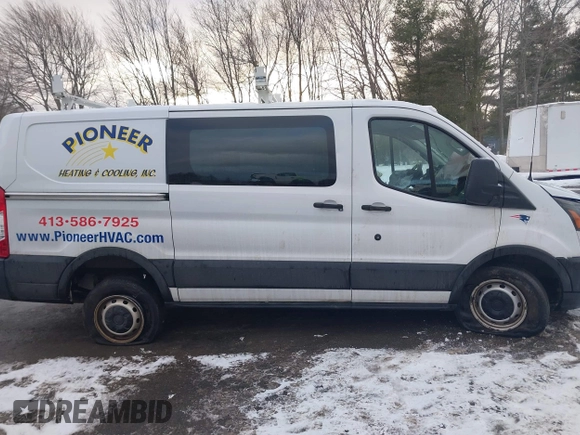 2019 Ford Transit with VIN 1FTYR1YMXKKA90870, listed as a IAAI auction lot 41327304 with 92,865 mi miles and . Bid and sale history available at DreamBid. Image 13.