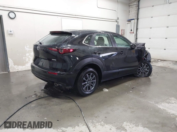 2024 Mazda CX-30 2.5 S with VIN 3MVDMBAM0RM721141, listed as a IAAI auction lot 40984709 with 870 mi miles. Bid and sale history available at carsss.com. Image 4.