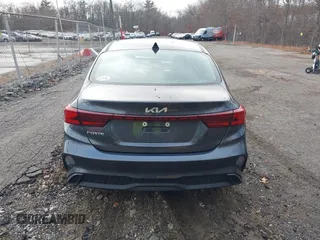 2022 Kia Forte LXS z VIN 3KPF24AD2NE501838, wystawiony jako IAAI lot #41022349 z przebiegiem 37 375 mil mil oraz . Historia ofert i sprzedaży dostępna na DreamBid. Obrazek 16.