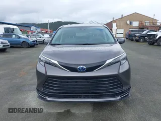 2024 Toyota Sienna LE with VIN 5TDKSKFC6RS140774, listed as a IAAI auction lot 41991677 with 5,433 mi miles. Bid and sale history available at carsss.com. Image 12.