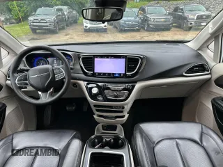 2023 Chrysler Pacifica Touring L with VIN 2C4RC1BG8PR529226, listed as a Copart auction lot 61720485 with 68,507 mi miles and Non repairable. Bid and sale history available at DreamBid. Image 8.