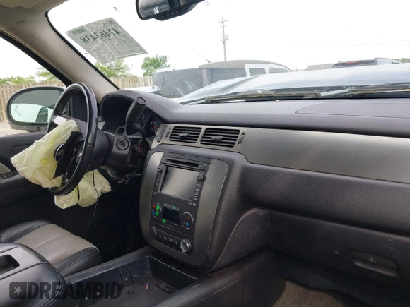2007 Chevrolet Suburban LTZ z VIN 3GNFK16387G224495, wystawiony jako IAAI lot #42463438 z przebiegiem 190 297 mil mil oraz . Historia ofert i sprzedaży dostępna na DreamBid. Obrazek 5.