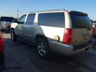 2008 Chevrolet Suburban LT w/3LT with VIN 3GNFC16058G131809, listed as a IAAI auction lot 41970742 with 208,767 mi miles. Bid and sale history available at carsss.com. Image 3.