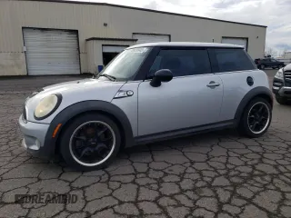 2009 MINI Hardtop S with VIN WMWMF73579TX40184, listed as a Copart auction lot 50939945 with 105,845 mi miles and Clean Title. Bid and sale history available at DreamBid. Image 1.