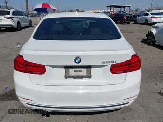 2016 BMW 3 Series 328i z VIN WBA8E9C56GK648695, wystawiony jako IAAI lot #42303074 z przebiegiem 106 192 mil mil oraz . Historia ofert i sprzedaży dostępna na DreamBid. Obrazek 16.