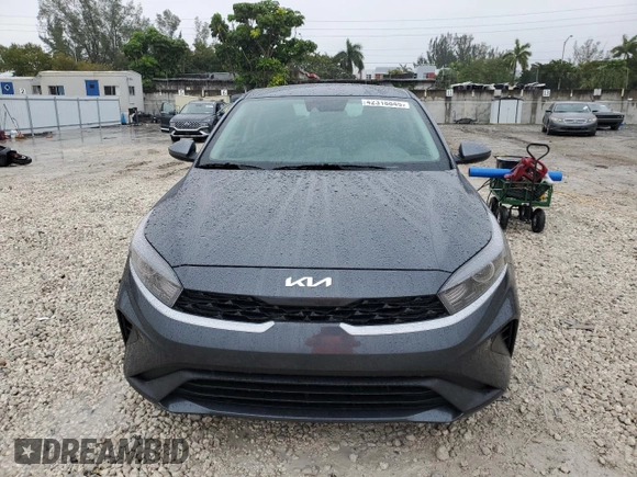 2024 Kia Forte LXS with VIN 3KPF24ADXRE789386, listed as a Copart auction lot 42318845 with 28,600 mi miles and Salvage Title. Bid and sale history available at carsss.com. Image 5.