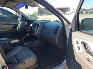 2005 Ford Escape Hybrid with VIN 1FMCU95H45KD16867, listed as a IAAI auction lot 41661311 with 206,698 mi miles. Bid and sale history available at carsss.com. Image 5.