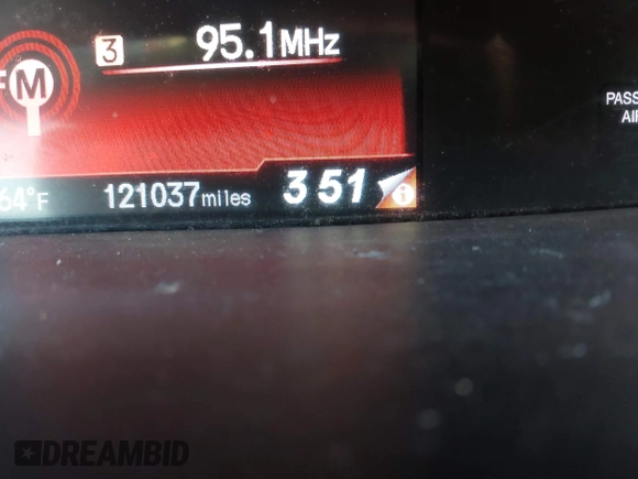 2015 Honda Civic Sedan Si with VIN 2HGFB6E53FH701374, listed as a IAAI auction lot 42051001 with 121,037 mi miles. Bid and sale history available at carsss.com. Image 15.