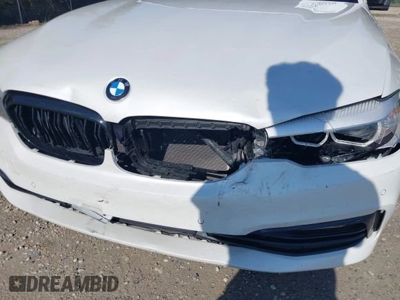 2018 BMW 5 Series 540i xDrive z VIN WBAJE7C59JG892017, wystawiony jako IAAI lot #42556936 z przebiegiem 55 170 mil mil oraz . Historia ofert i sprzedaży dostępna na DreamBid. Obrazek 17.