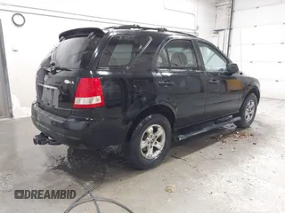 2005 Kia Sorento LX with VIN KNDJD733055384279, listed as a IAAI auction lot 40684096 with 161,624 mi miles. Bid and sale history available at carsss.com. Image 4.