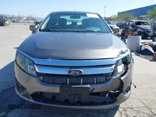 2012 Ford Fusion SE z VIN 3FAHP0HA8CR401382, wystawiony jako IAAI lot #41739680 z przebiegiem 73 404 mil mil oraz . Historia ofert i sprzedaży dostępna na DreamBid. Obrazek 12.