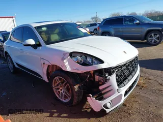 2018 Porsche Macan with VIN WP1AA2A54JLB01838, listed as a IAAI auction lot 41422473 with 84,451 mi miles. Bid and sale history available at carsss.com. Image 1.