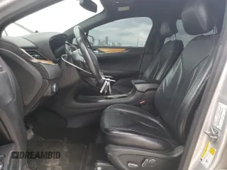 2015 Lincoln MKC z VIN 5LMCJ1A93FUJ15991, wystawiony jako Copart lot #52966915 z przebiegiem 119 140 mil mil oraz Szkoda całkowita • Salvage title. Historia ofert i sprzedaży dostępna na DreamBid. Obrazek 7.