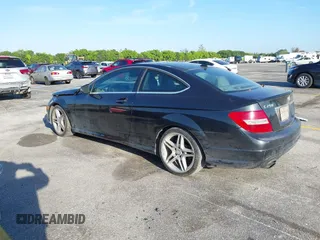 2013 Mercedes-Benz C 250 z VIN WDDGJ4HB5DG085073, wystawiony jako IAAI lot #41696760 z przebiegiem 196 802 mil mil oraz . Historia ofert i sprzedaży dostępna na DreamBid. Obrazek 3.