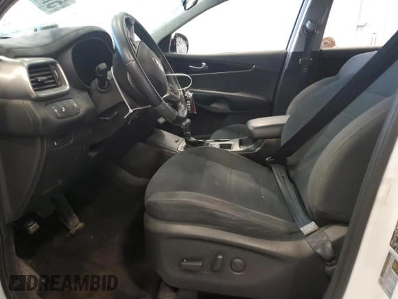 2019 Kia Sorento LX z VIN 5XYPGDA38KG437641, wystawiony jako Copart lot #57094315 z przebiegiem 48 936 mil mil oraz Szkoda całkowita • Salvage title. Historia ofert i sprzedaży dostępna na DreamBid. Obrazek 7.
